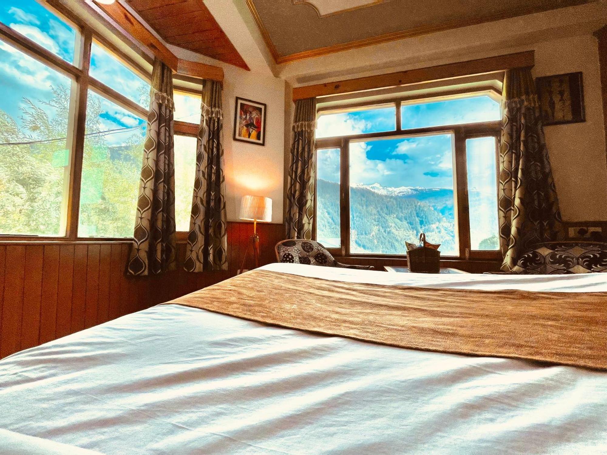 Shree Ram Cottage, Manali ! 1,2,3 Bedroom Luxury Cottages Available - Manali (Himachal Pradesh) — Photos 2